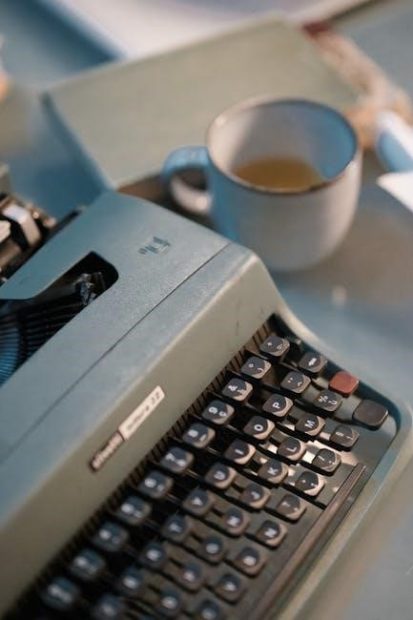 royal classic manual typewriter